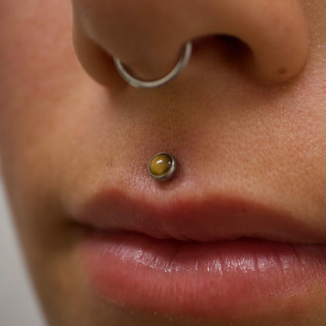 Neometal Bezel Flatback in Tiger Eye