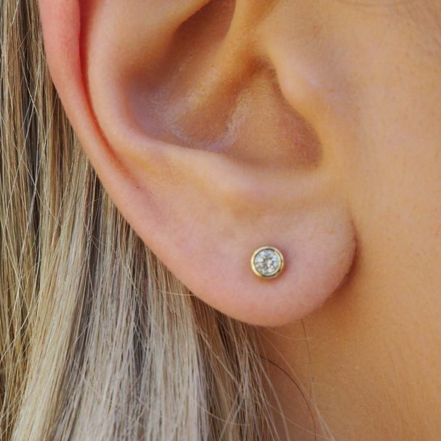 ELAIRA 18k Gold Bezel Lab Grown Diamond 2mm